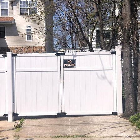 Cozzy Room With Private Entrance And Drive Way Нью-Йорк Экстерьер фото