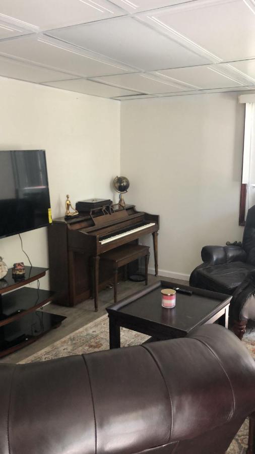 Cozzy Room With Private Entrance And Drive Way Нью-Йорк Экстерьер фото