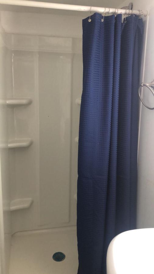 Cozzy Room With Private Entrance And Drive Way Нью-Йорк Экстерьер фото